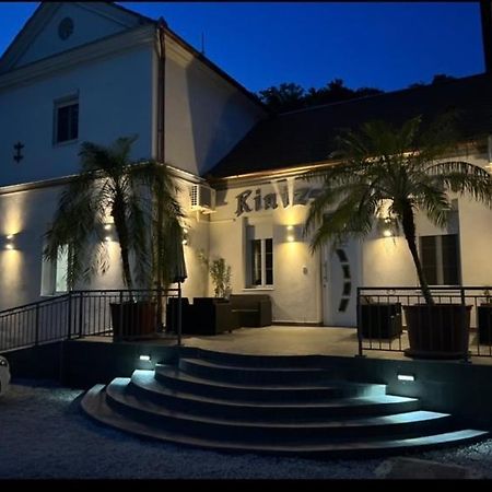 Kinizsi Udvar Apartmanhaz Balatonboglar Bagian luar foto