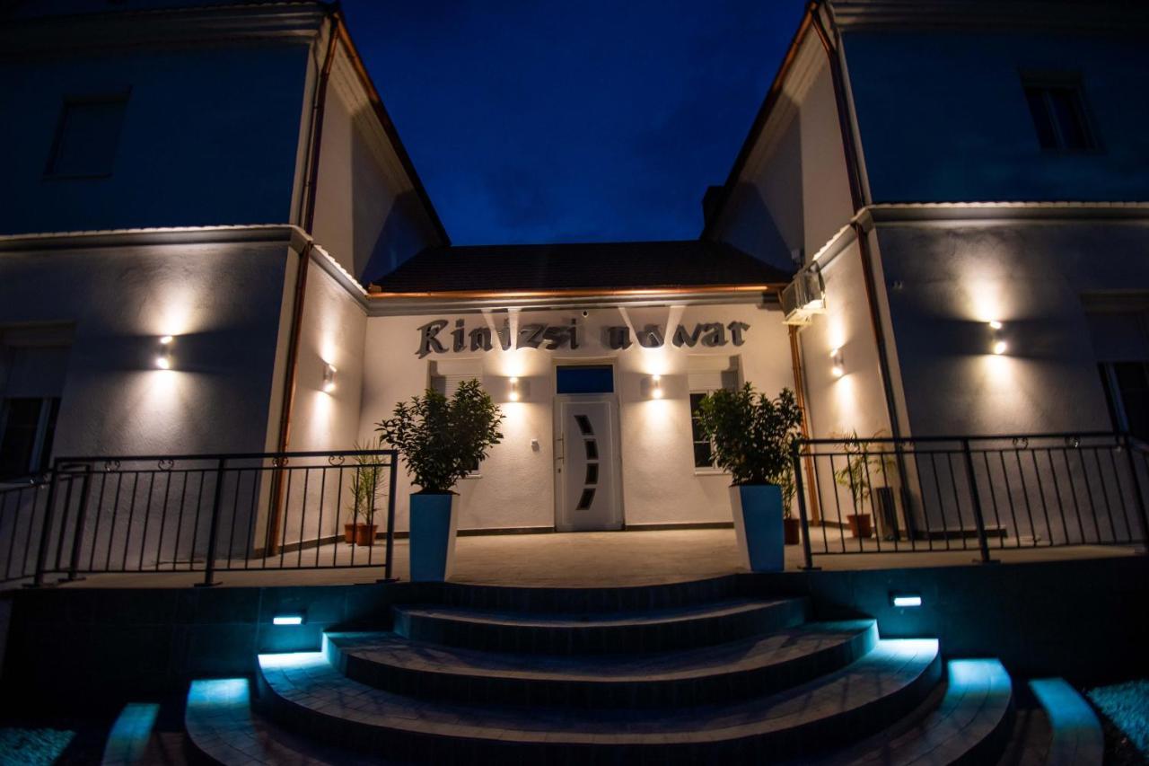 Kinizsi Udvar Apartmanhaz Balatonboglar Bagian luar foto