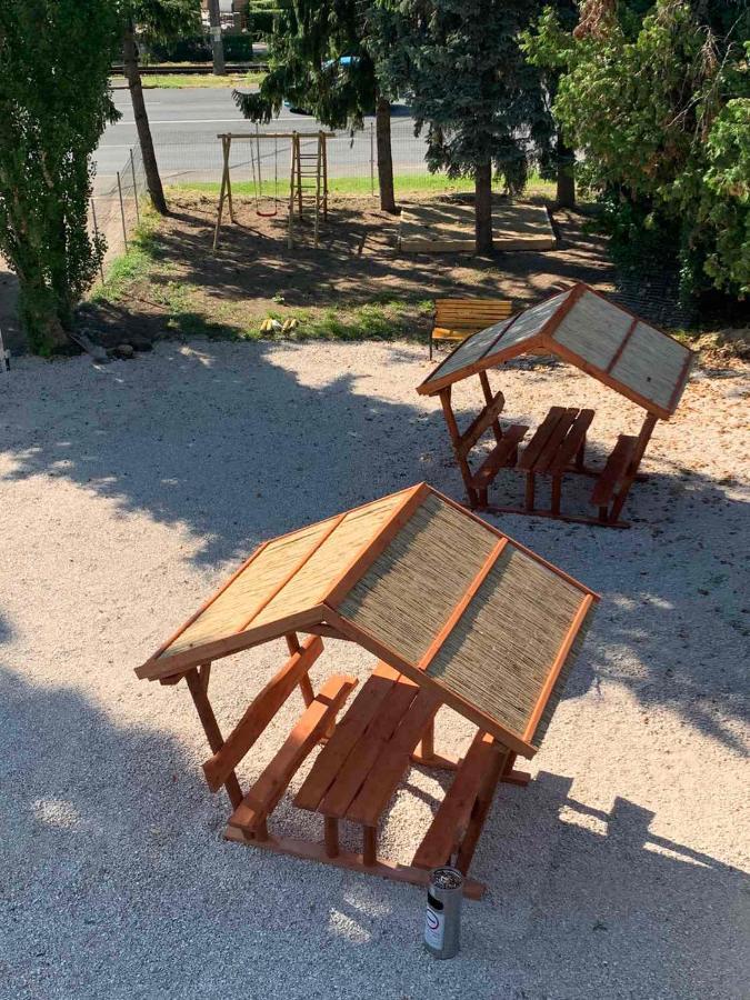 Kinizsi Udvar Apartmanhaz Balatonboglar Bagian luar foto