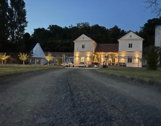 Kinizsi Udvar Apartmanhaz Balatonboglar Bagian luar foto
