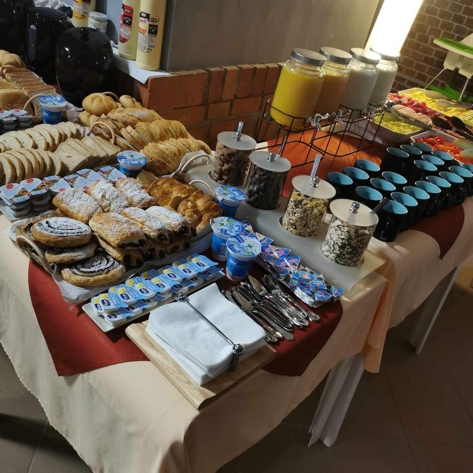 Kinizsi Udvar Apartmanhaz Balatonboglar Bagian luar foto