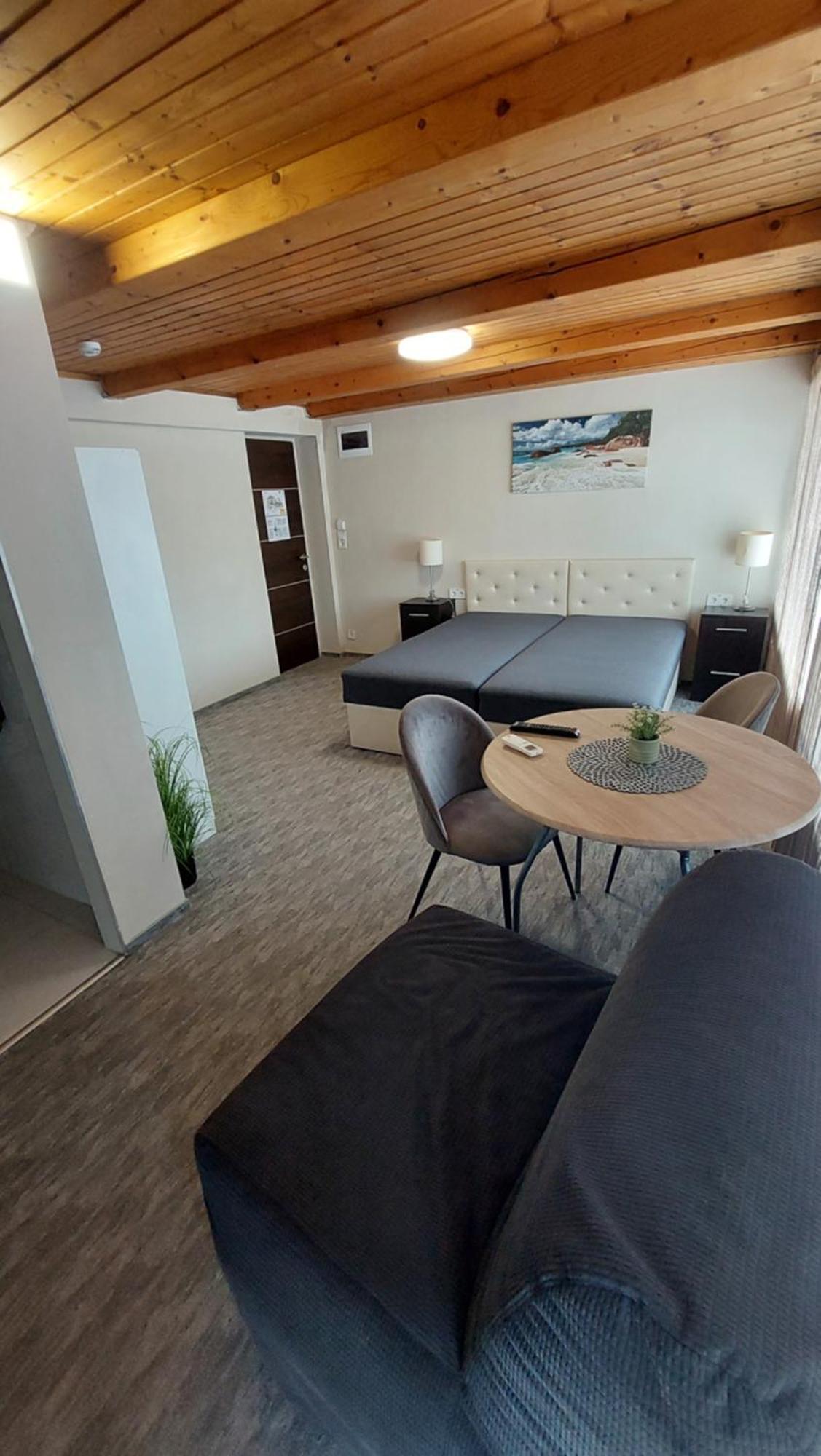 Kinizsi Udvar Apartmanhaz Balatonboglar Bagian luar foto