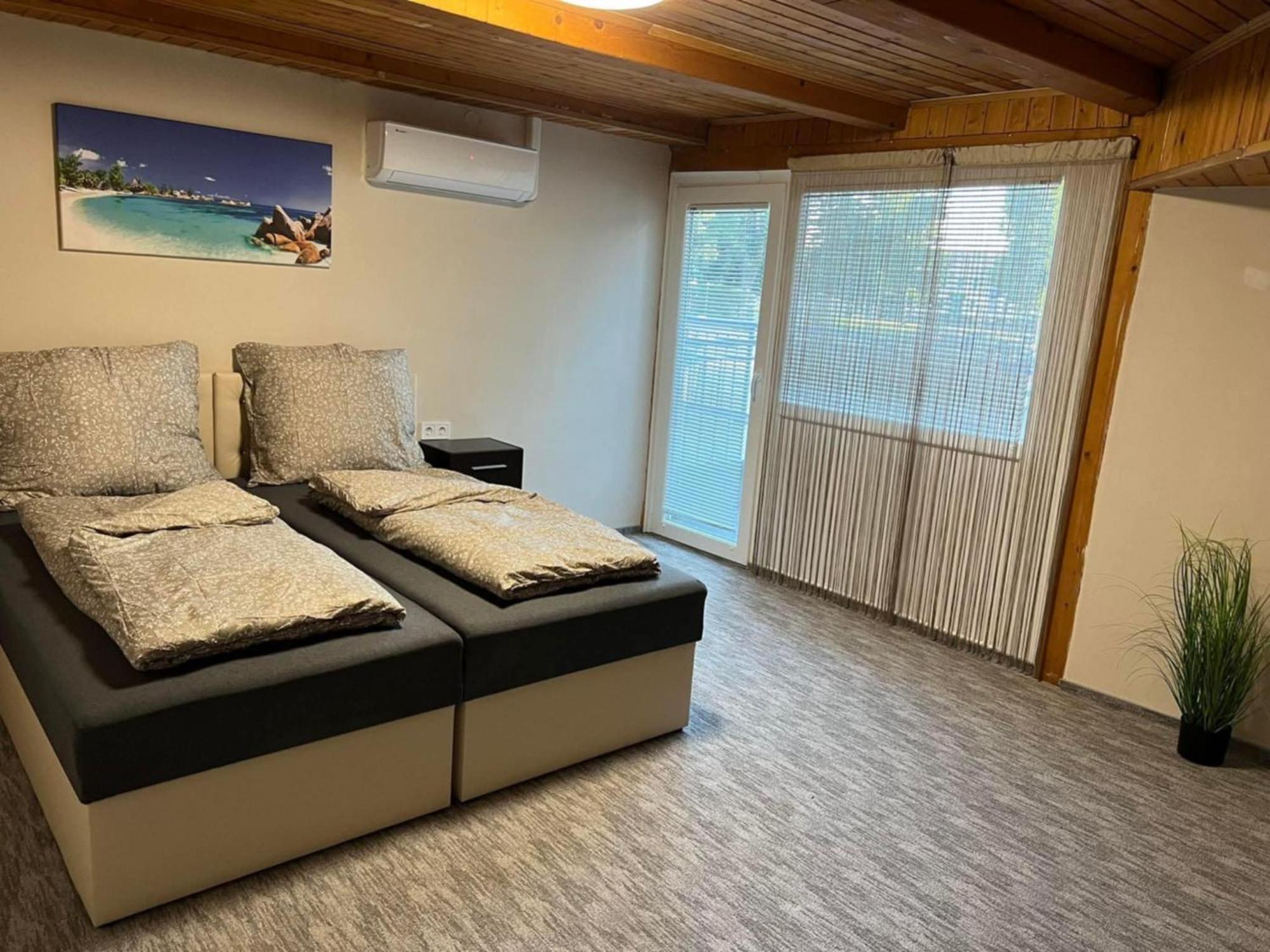 Kinizsi Udvar Apartmanhaz Balatonboglar Bagian luar foto