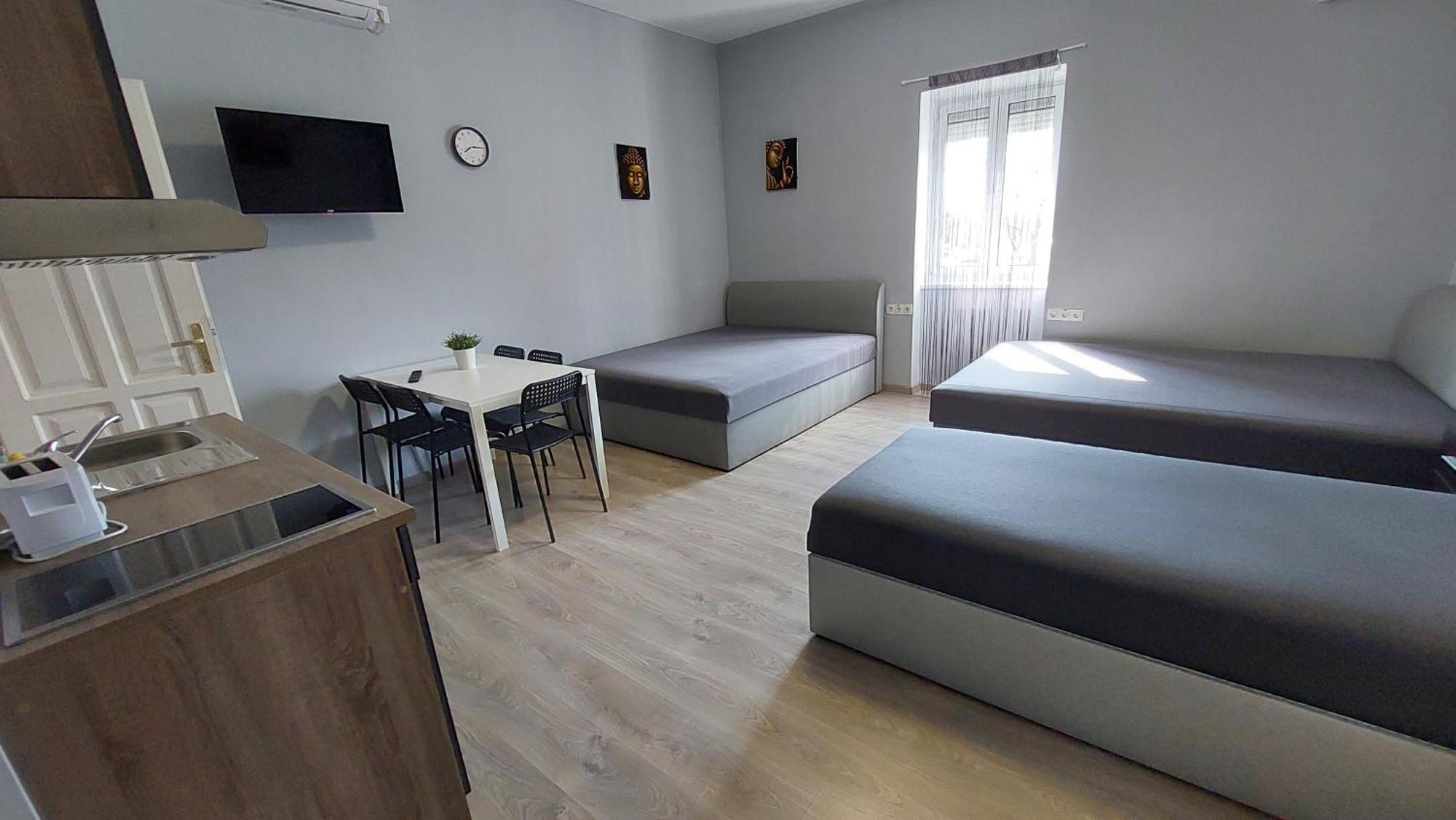 Kinizsi Udvar Apartmanhaz Balatonboglar Bagian luar foto