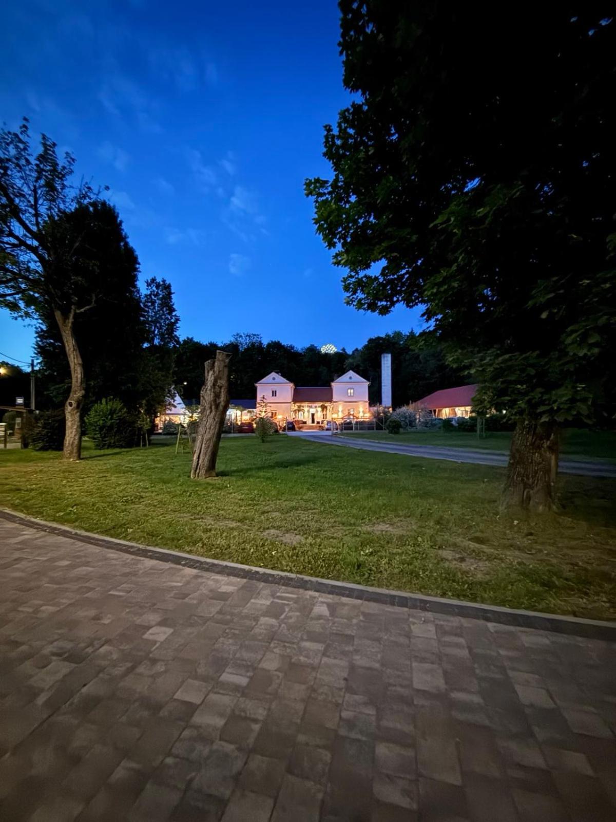 Kinizsi Udvar Apartmanhaz Balatonboglar Bagian luar foto