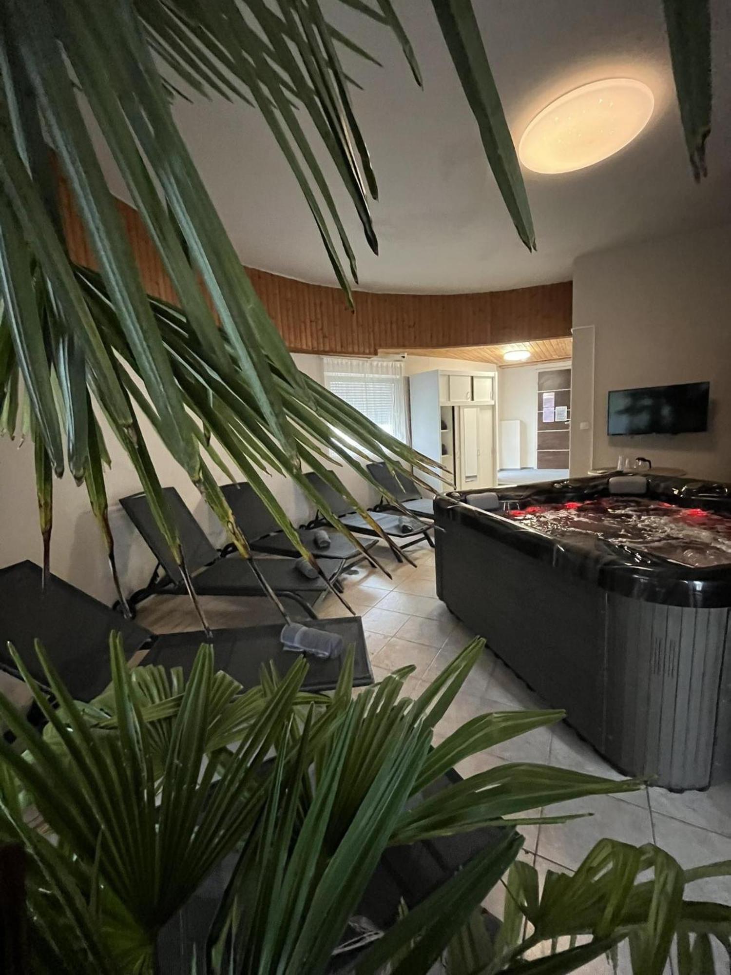 Kinizsi Udvar Apartmanhaz Balatonboglar Bagian luar foto